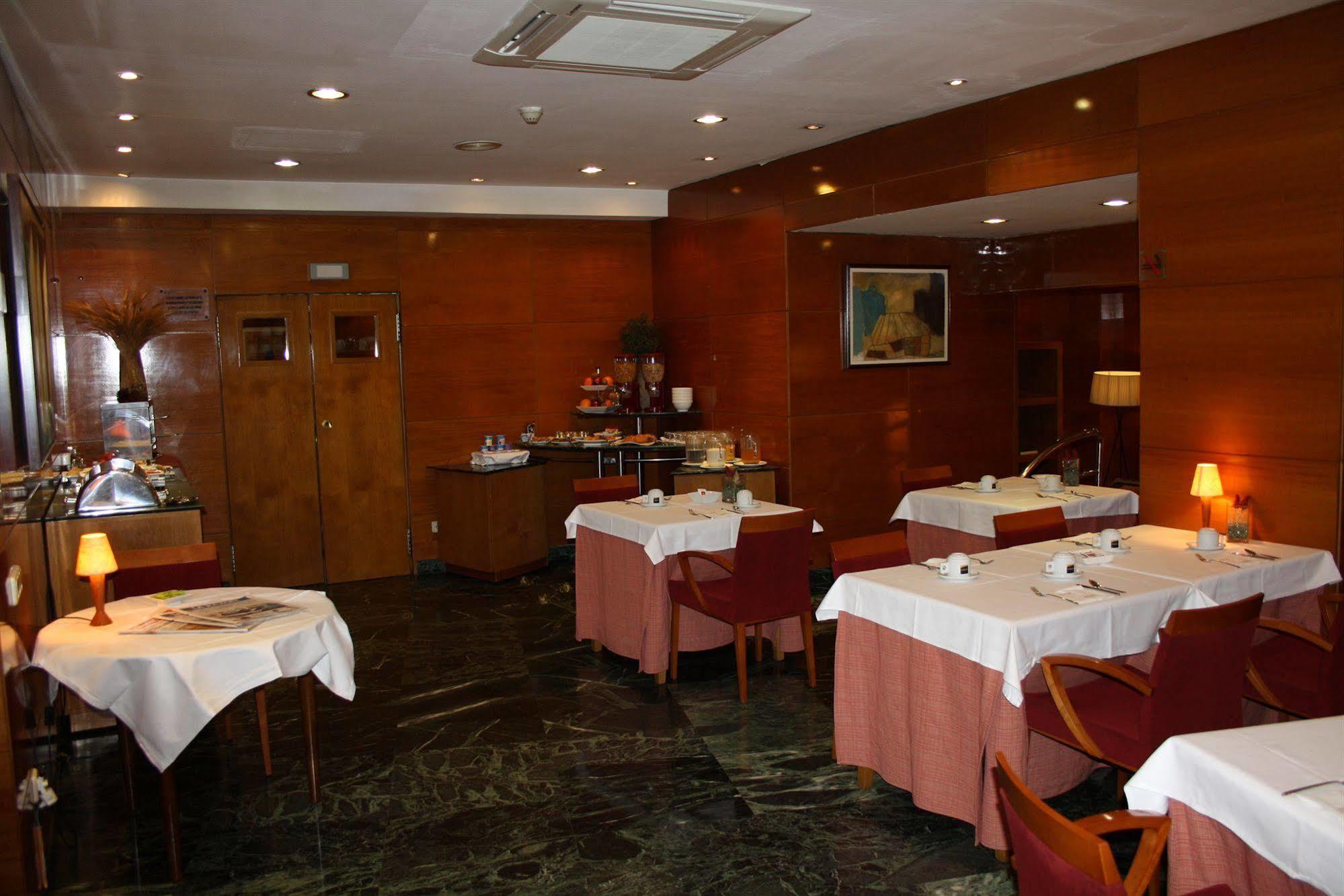 Hotel Pedralbes Barselona Restoran fotoğraf